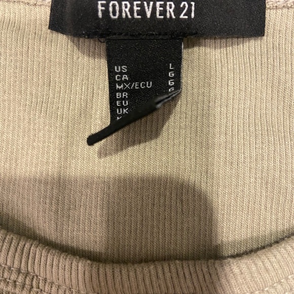 Lettuce-edge cropped tank top - Picture 3 of 3